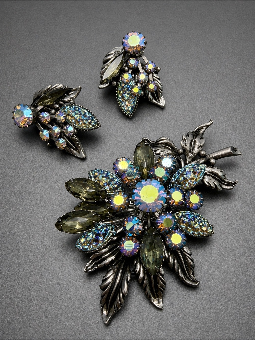 Vintage Selini Molded Glass Brooch and Earring Set